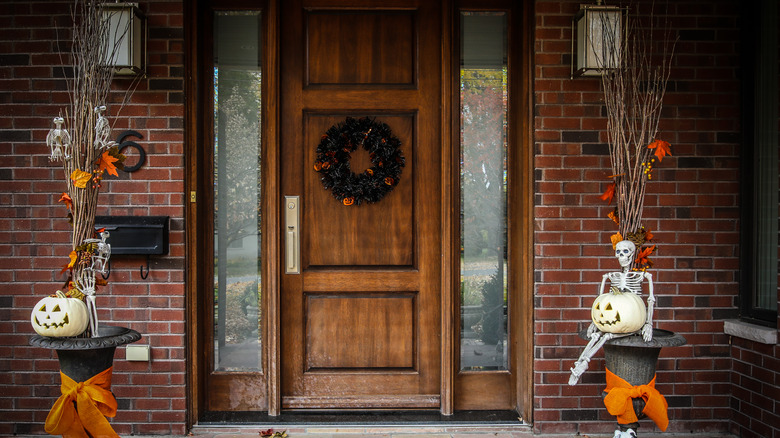 fall decor outside house