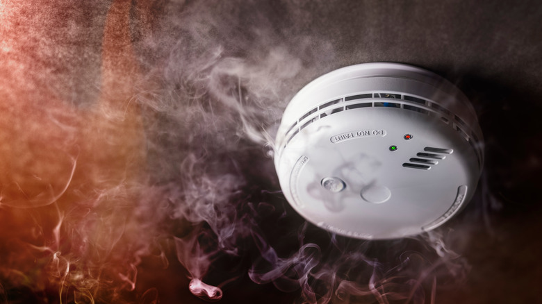 Smoke and smoke detector 