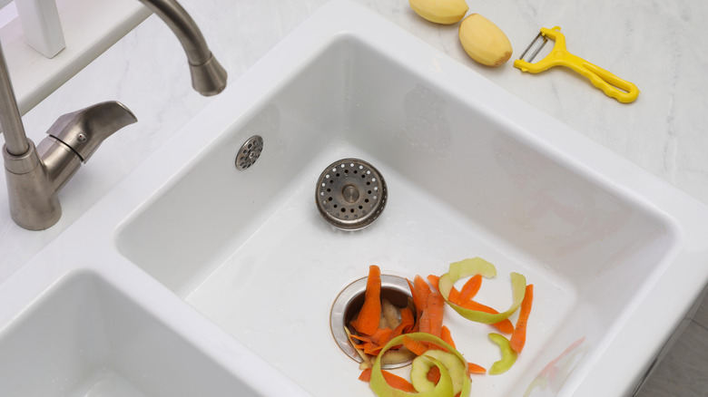 White sink with food inside