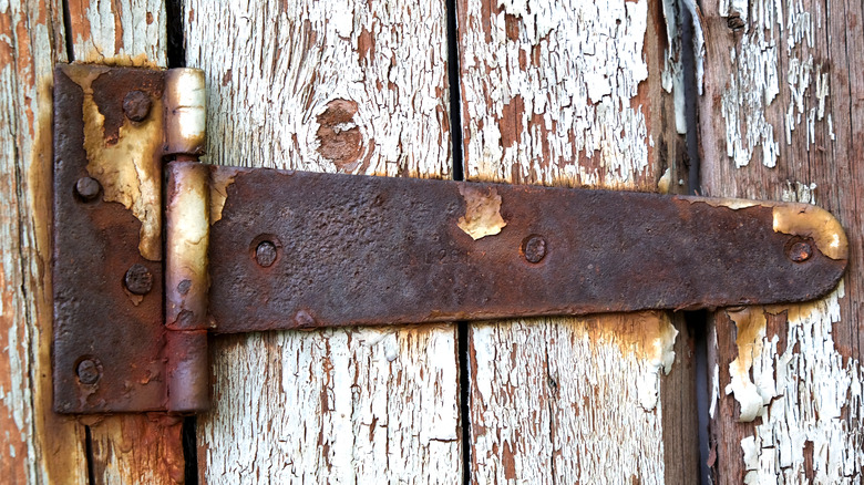 rusted door hinge