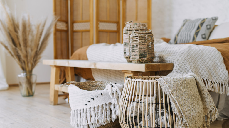 fringed bedding and baskets