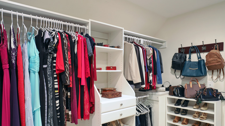 walk-in closet with low shelves