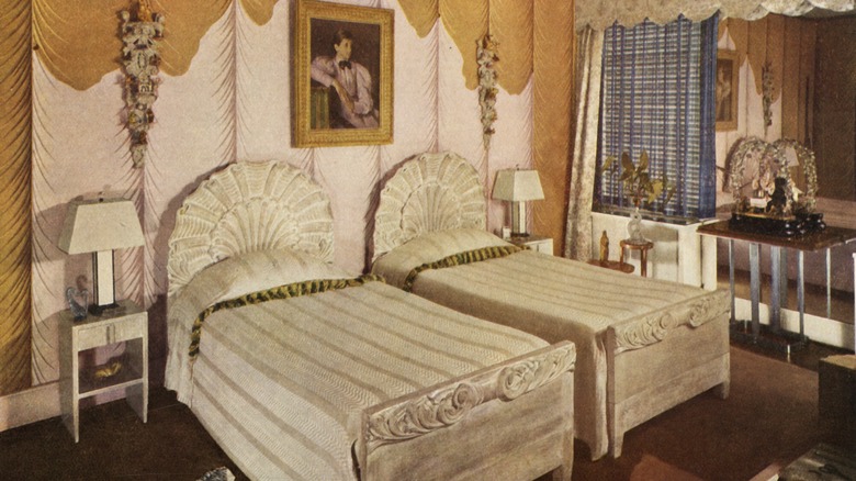 antique bedroom with dual beds