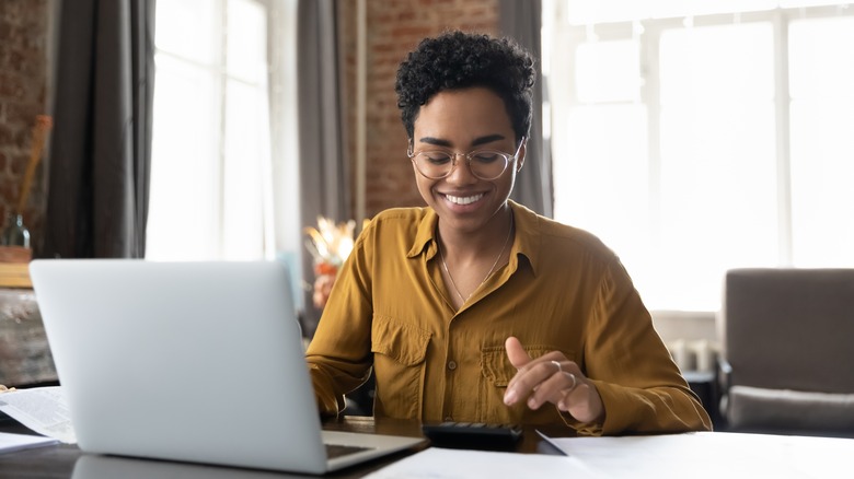 woman smiling at computer 