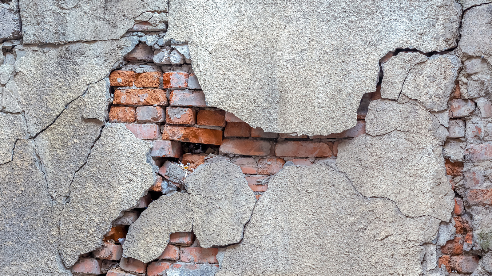 What to Do When You See Crumbling Bricks on Your Home