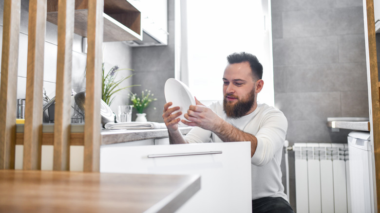 Man checking clean plate