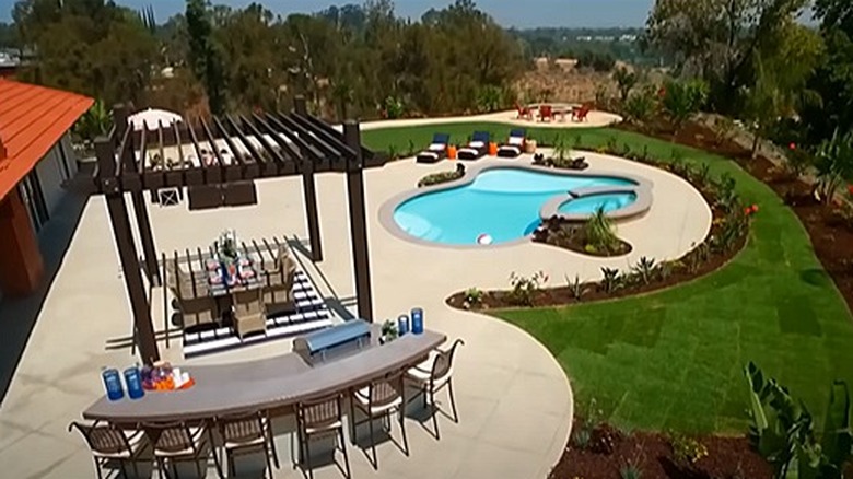 Pool and entertaining landscape