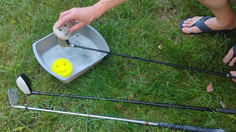 washing golf clubs with Scrub Daddys