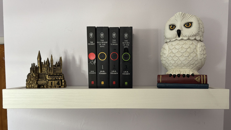 Floating shelf with Lord of the Ring novels and fantasy ornaments