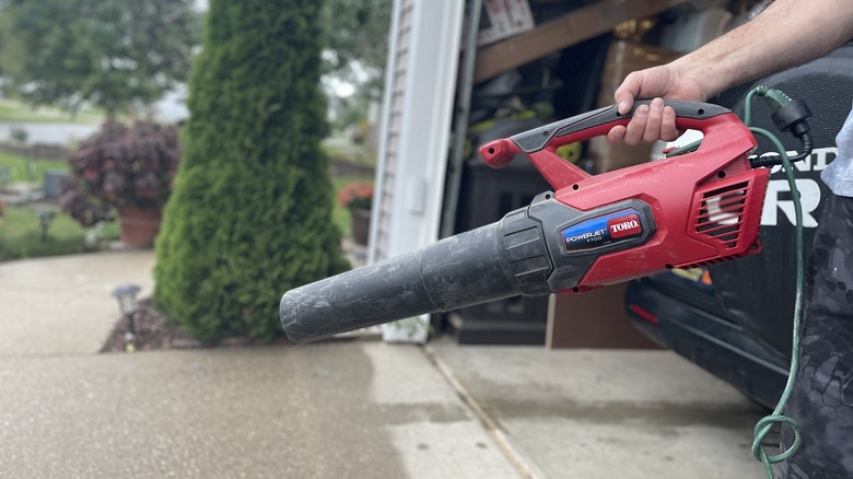 One hand holding leaf blower