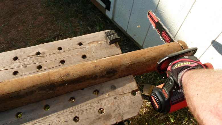 Trimming fenceposts with the BECS600