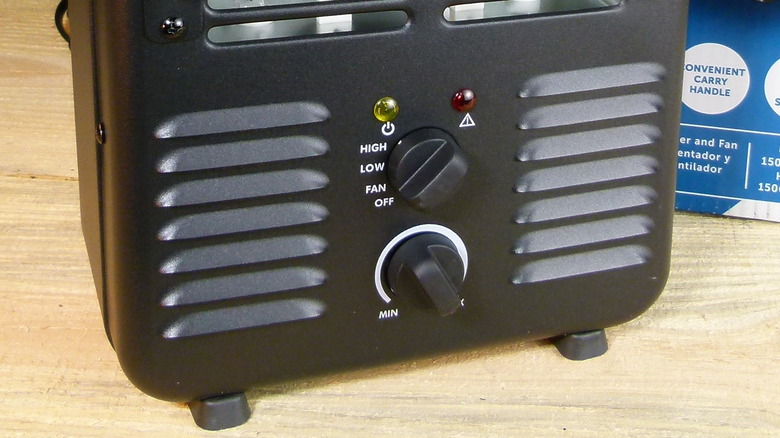The Utilitech heater's controls