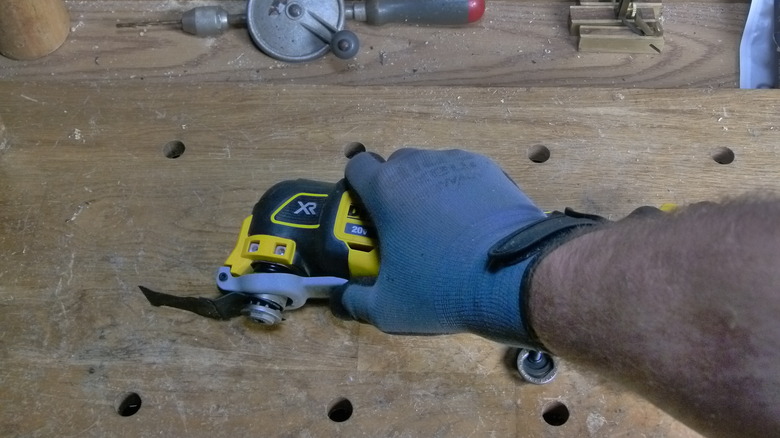 DeWalt's quick-release blade change mechanism