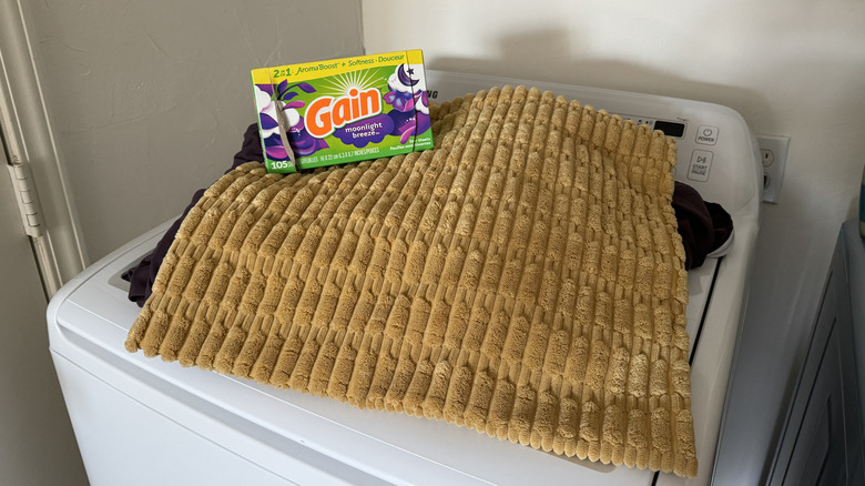 Gain dryer sheets on clean pillow case