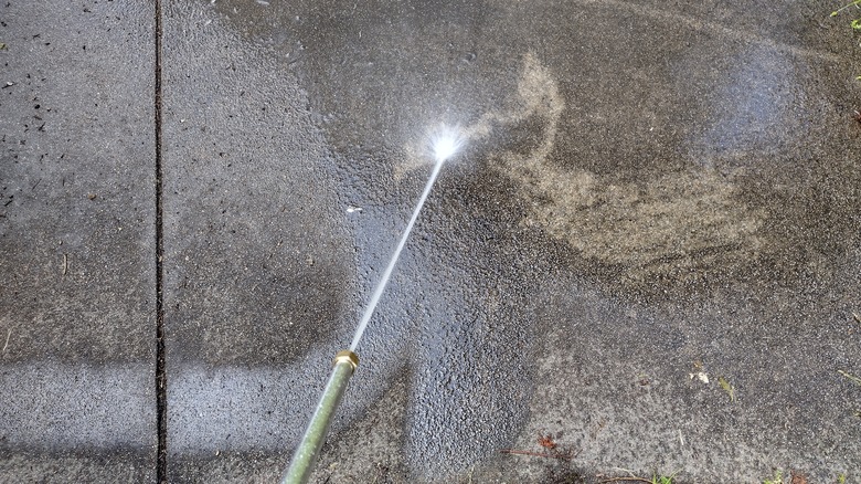 cleaning cement with jet nozzle