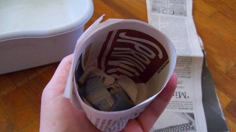 making newspaper pots