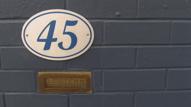 Home address plaque with 45