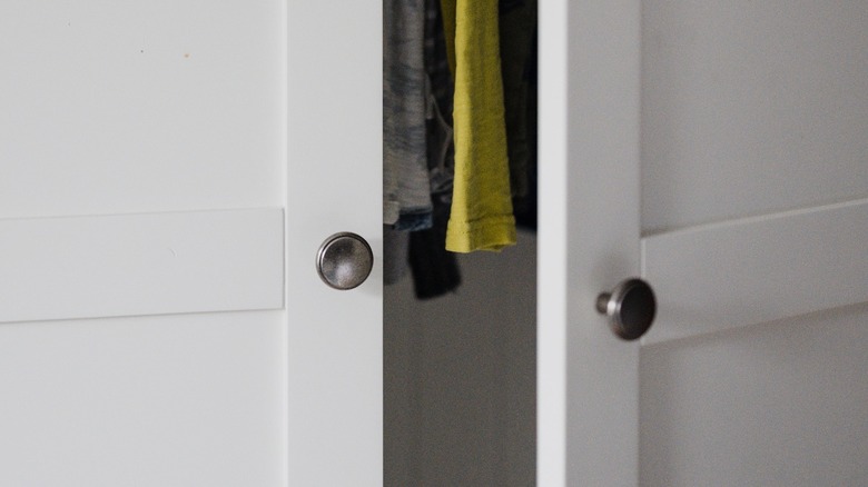 Closet doors with dummy knobs