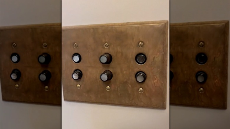 Example of reproduced push buttons