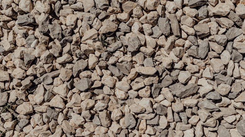 Plain crushed stone gravel