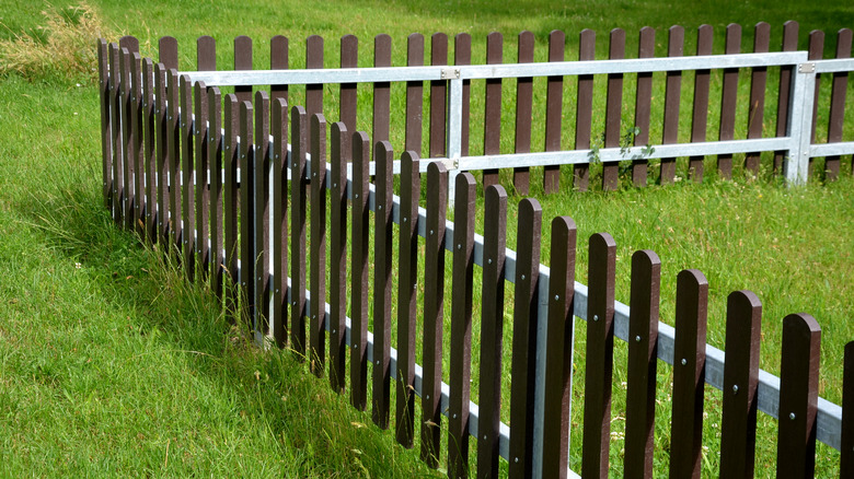 Wood-style plastic fencing