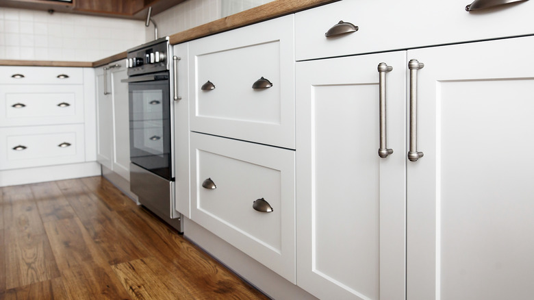 white shaker kitchen cabinets