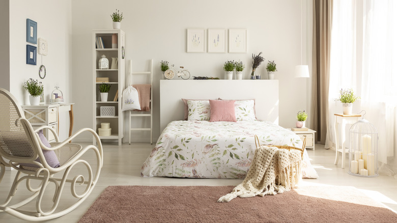 Dusty rose and cream bedroom