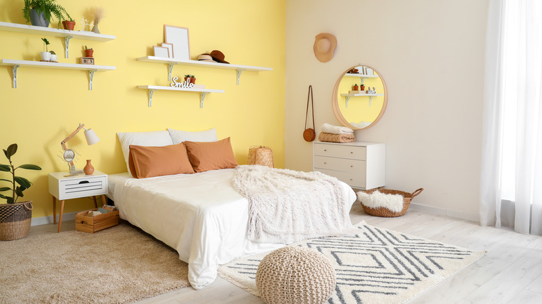 Light yellow and terracotta bedroom