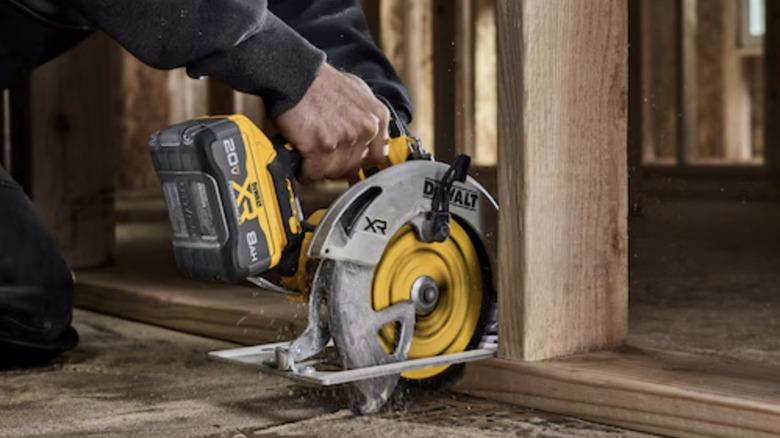 The DeWalt XR circular saw in action