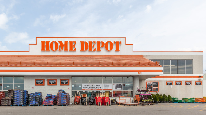 home depot exterior  garden center