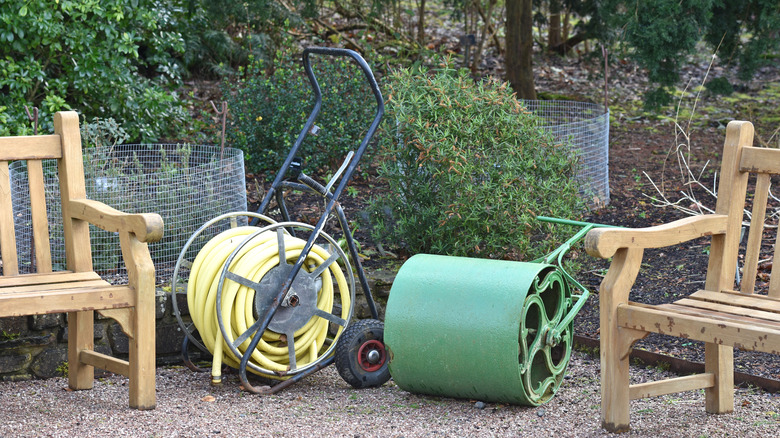 garden hose and roller