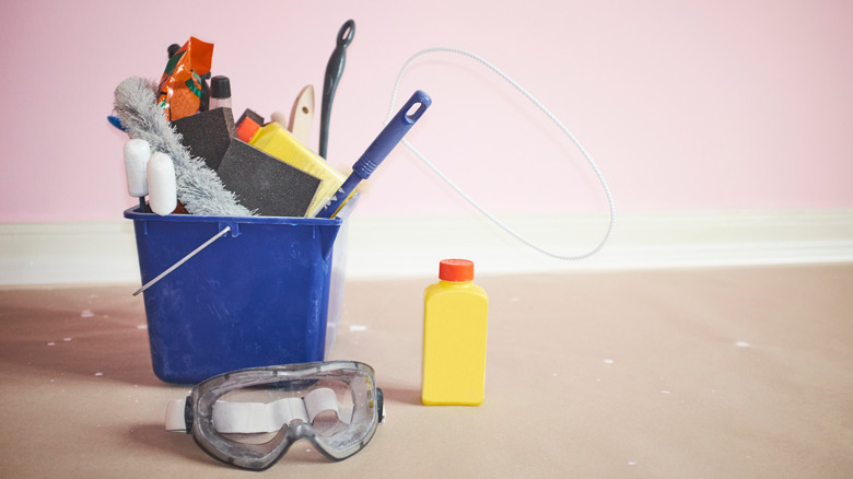 cleaning supplies goggles