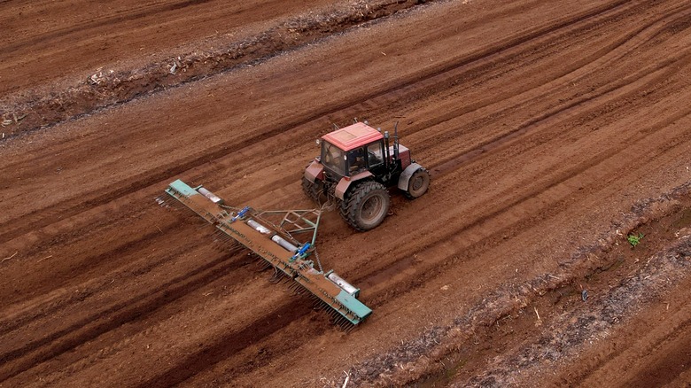 Harvesting and mining peatland