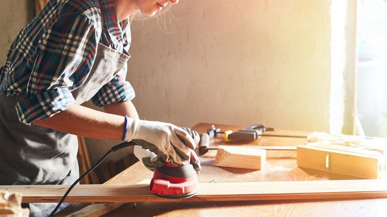 using electric sander on wood