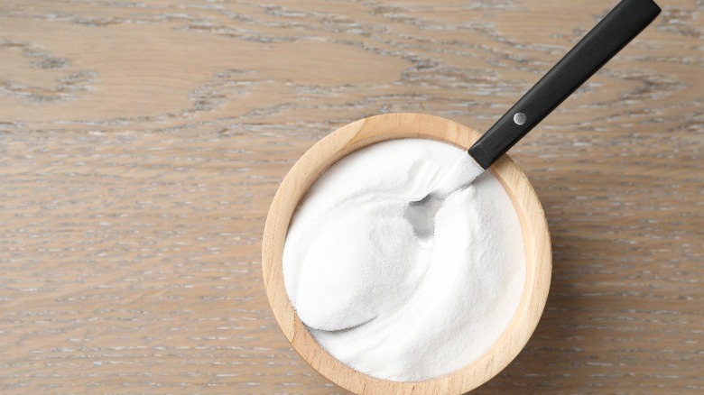 baking soda in wooden dish