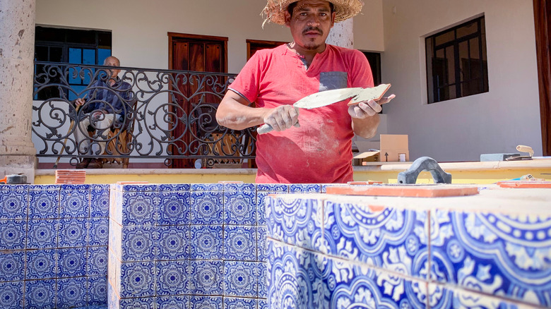 what-is-talavera-tile-and-how-to-incorporate-it-into-your-home