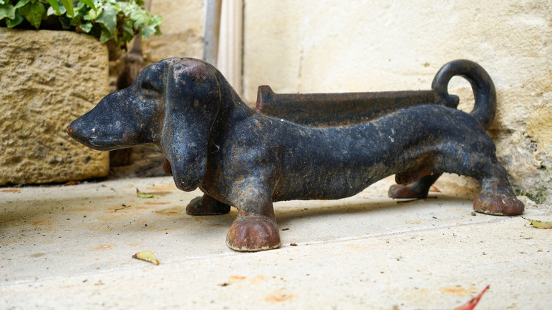 dog-shaped cast iron boot scraper