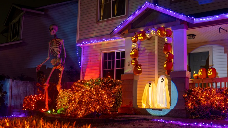 Porch decorated for Halloween