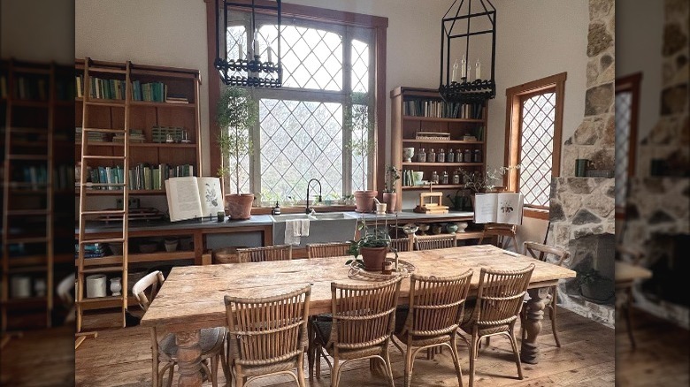 Cottage room with wood table