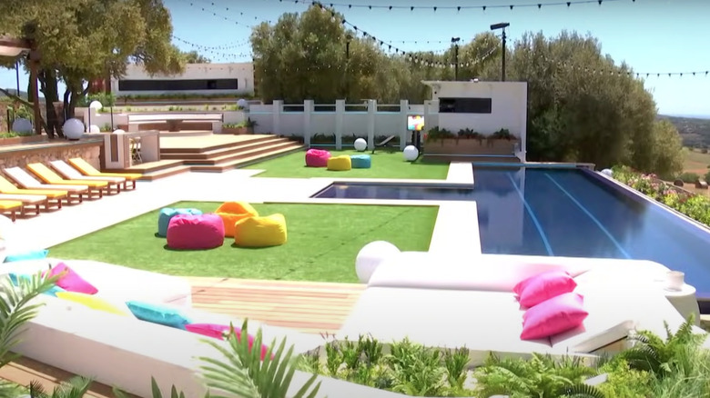 swimming pool Love Island villa