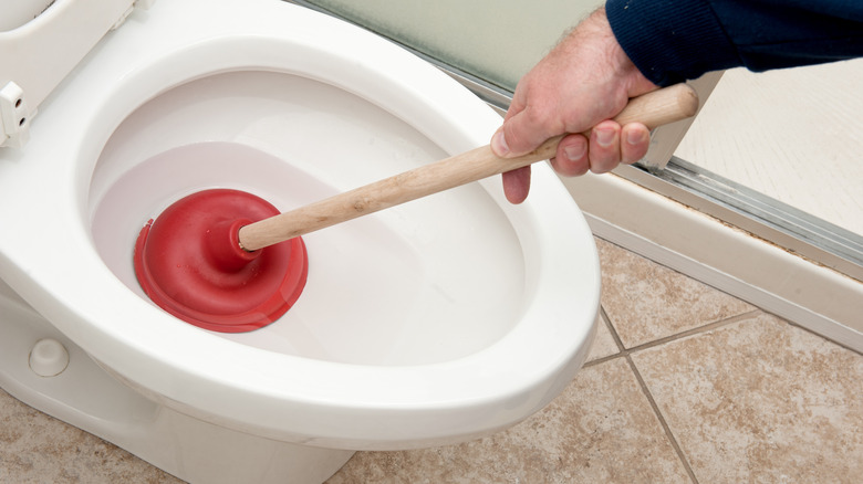 Using plunger to unclog toilet