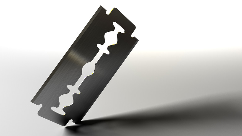 old fashioned razor blade 