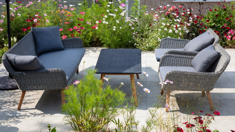 patio with porcelain tile