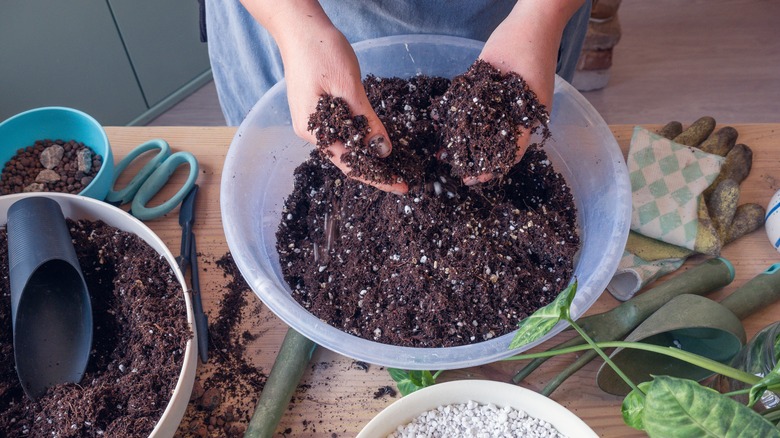 Mixing and potting soil