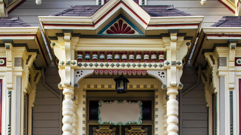 detail of a gingerbread trim doorway