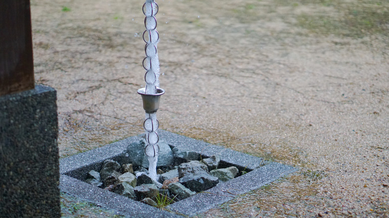 Water on chain over rocks