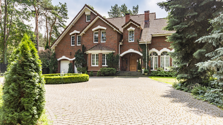 Paver stone driveway