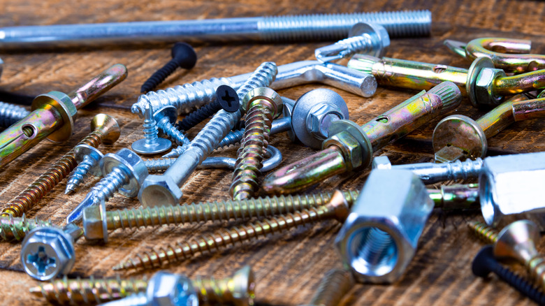 metal screws and different fastener types