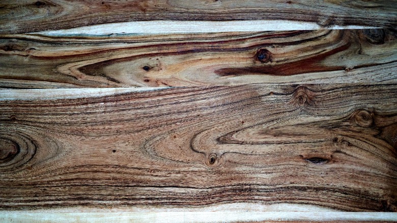 detailed photo of wood grain