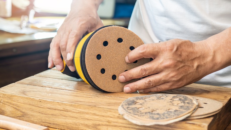 Random orbital sander discs